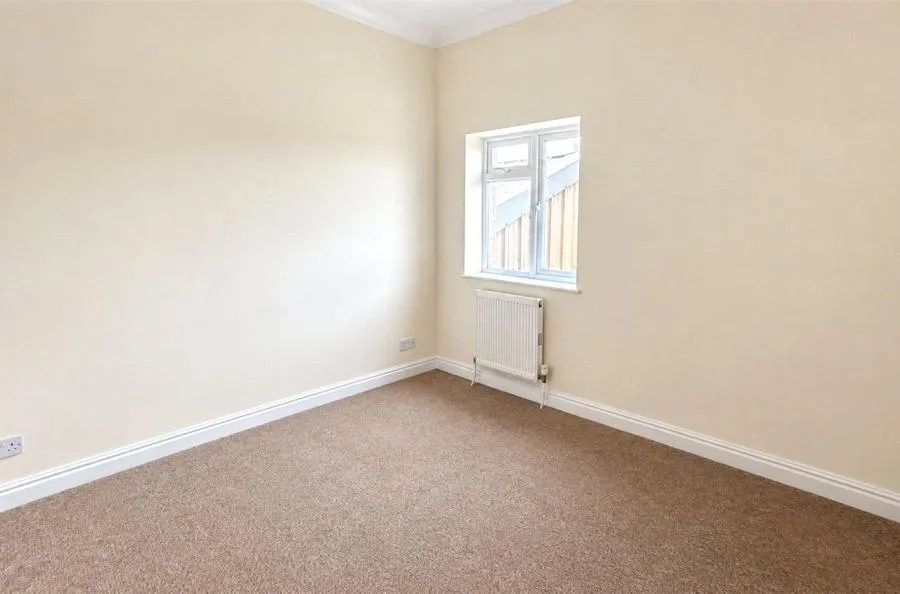 Clarence Road, East Cowes, PO32, photo 5