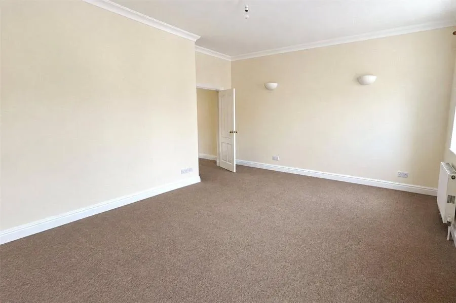 Clarence Road, East Cowes, PO32, photo 4