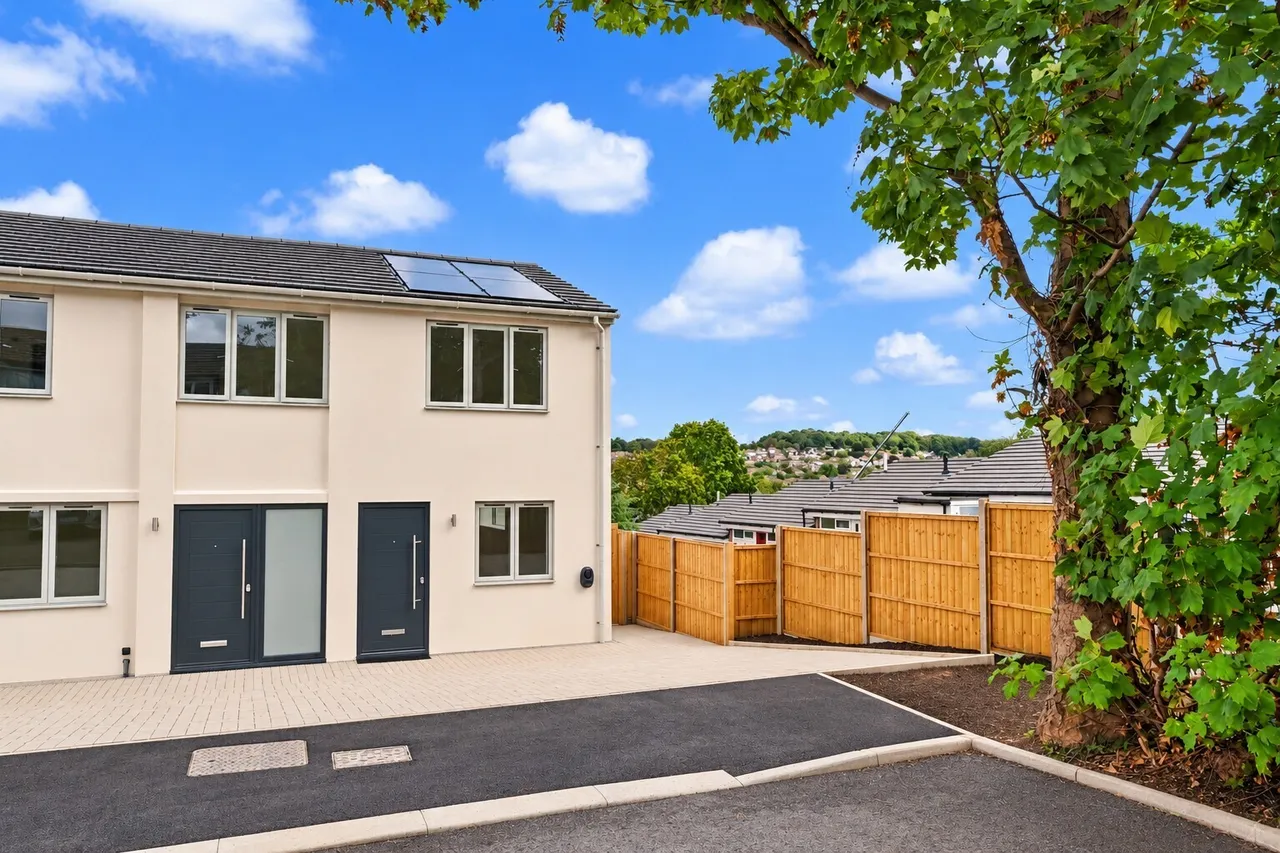 2 bed house for sale, Coombe Gardens, Berkhamsted, HP4
