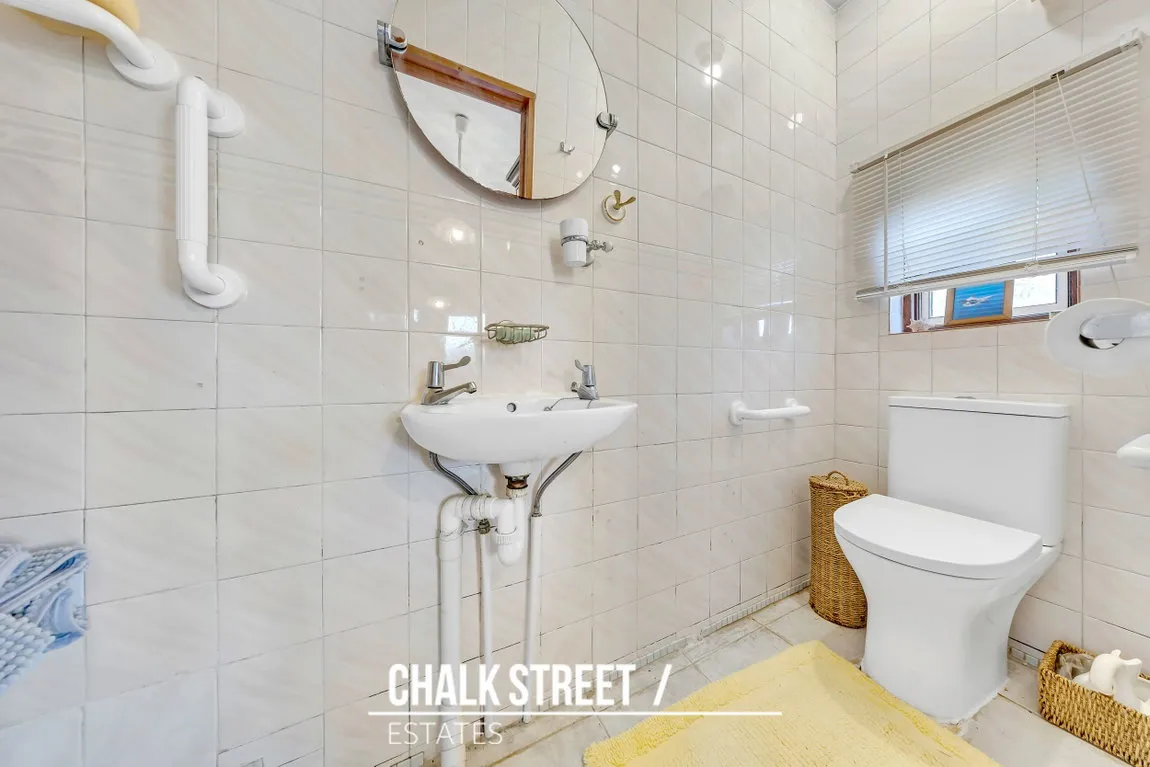 Amersham Road, Romford, RM3, photo 13