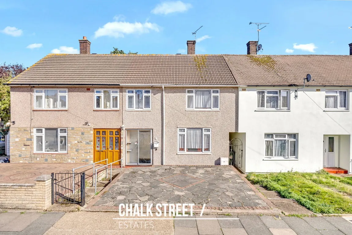 3 bed house for sale, Amersham Road, Romford, RM3