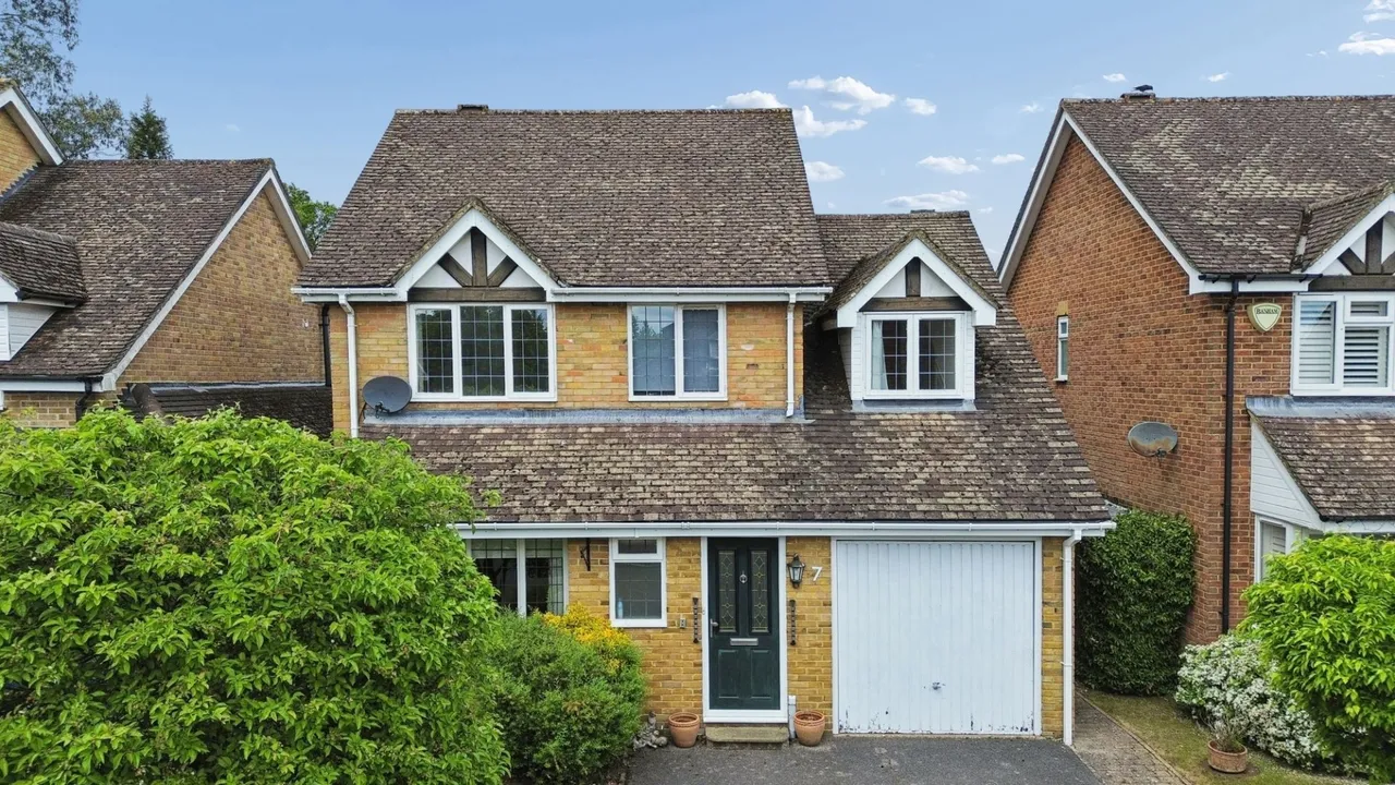 4 bed house for sale, Brackenwood, Naphill, HP14