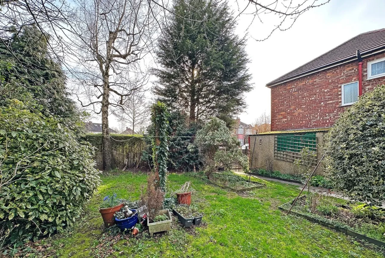 Langham Grove, Timperley, Cheshire WA15 6DY, photo 22