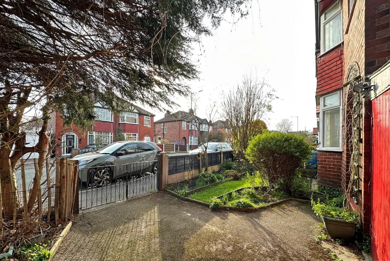 Langham Grove, Timperley, Cheshire WA15 6DY, photo 25