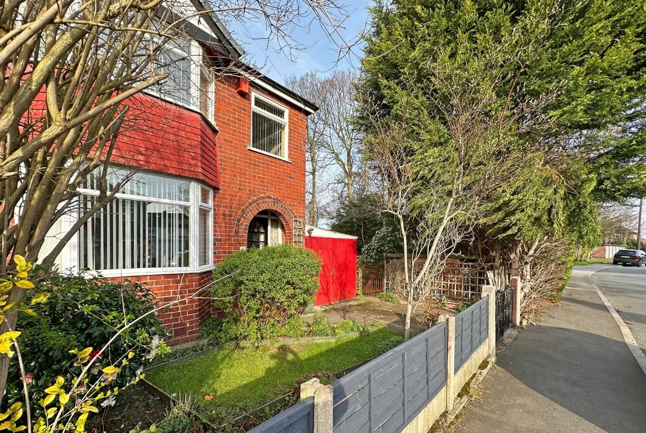Langham Grove, Timperley, Cheshire WA15 6DY, photo 26