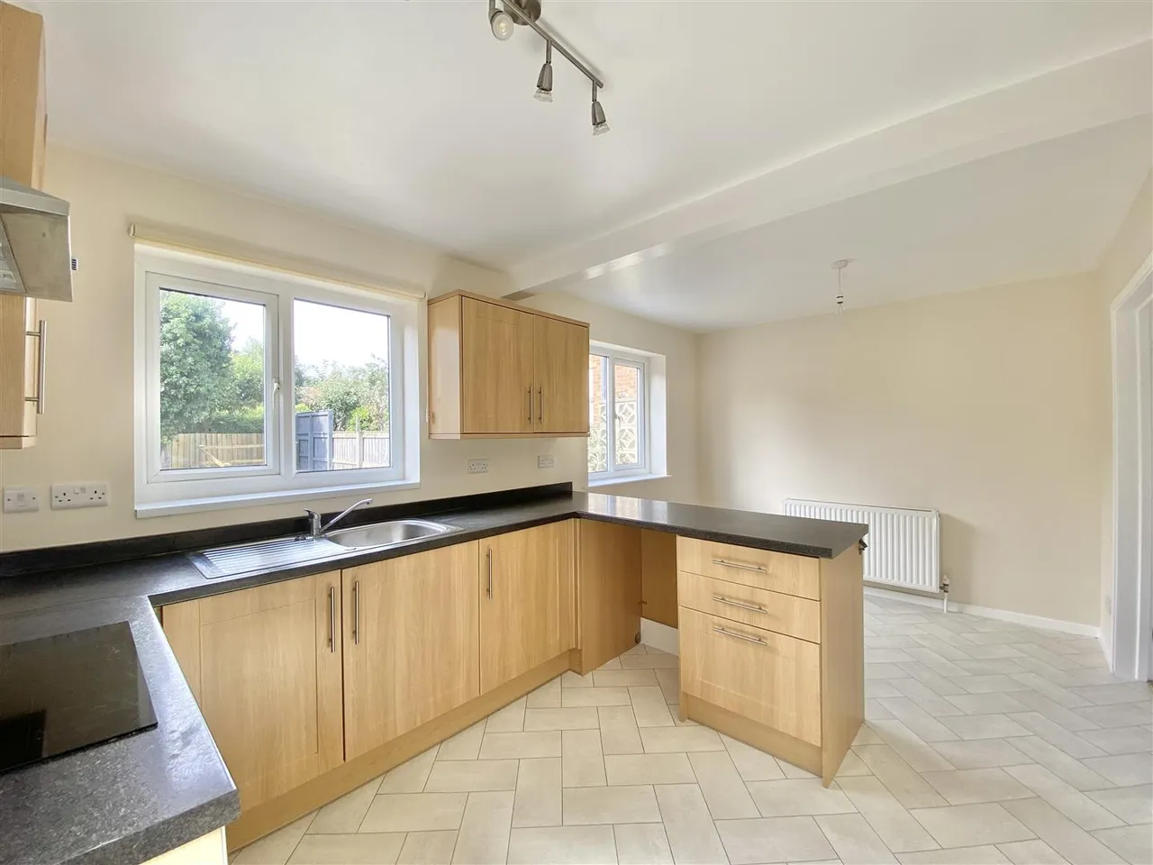 Queen Annes Drive, Bedale, photo 4