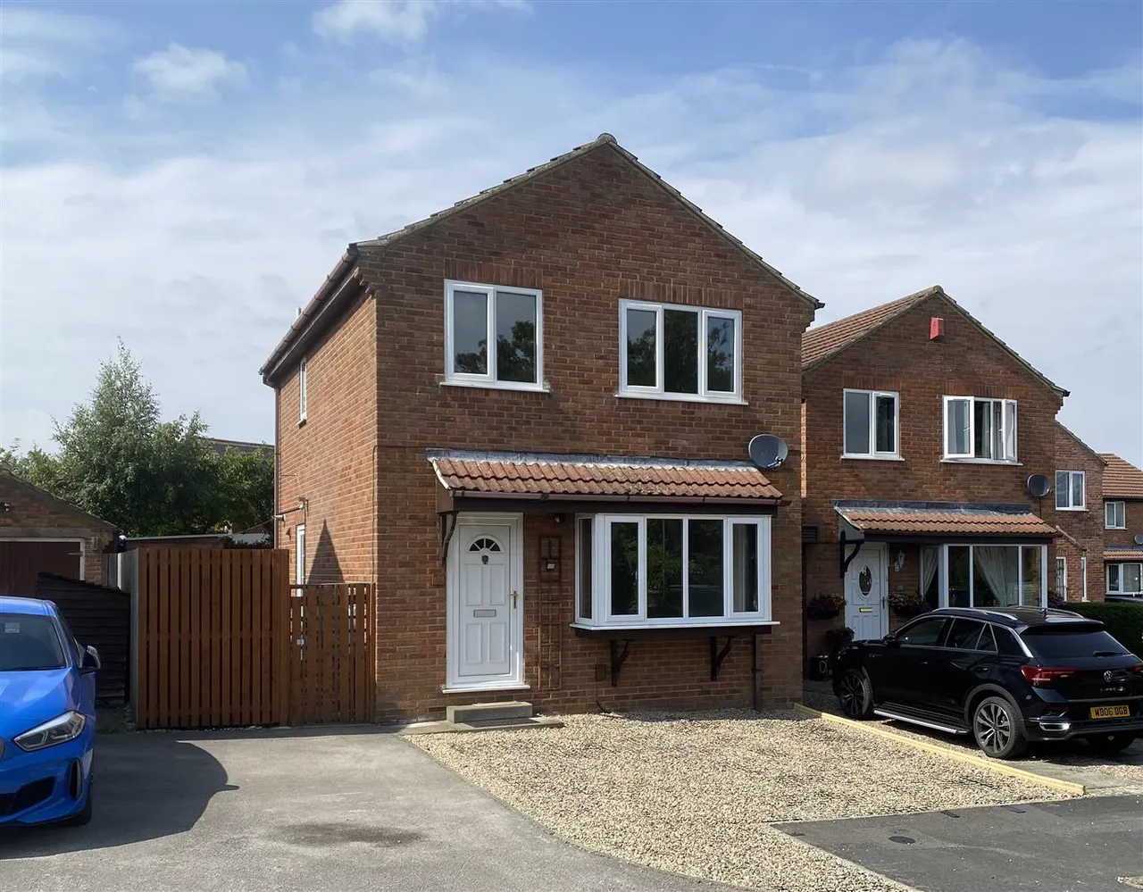 3 bed house for sale, Queen Annes Drive, Bedale