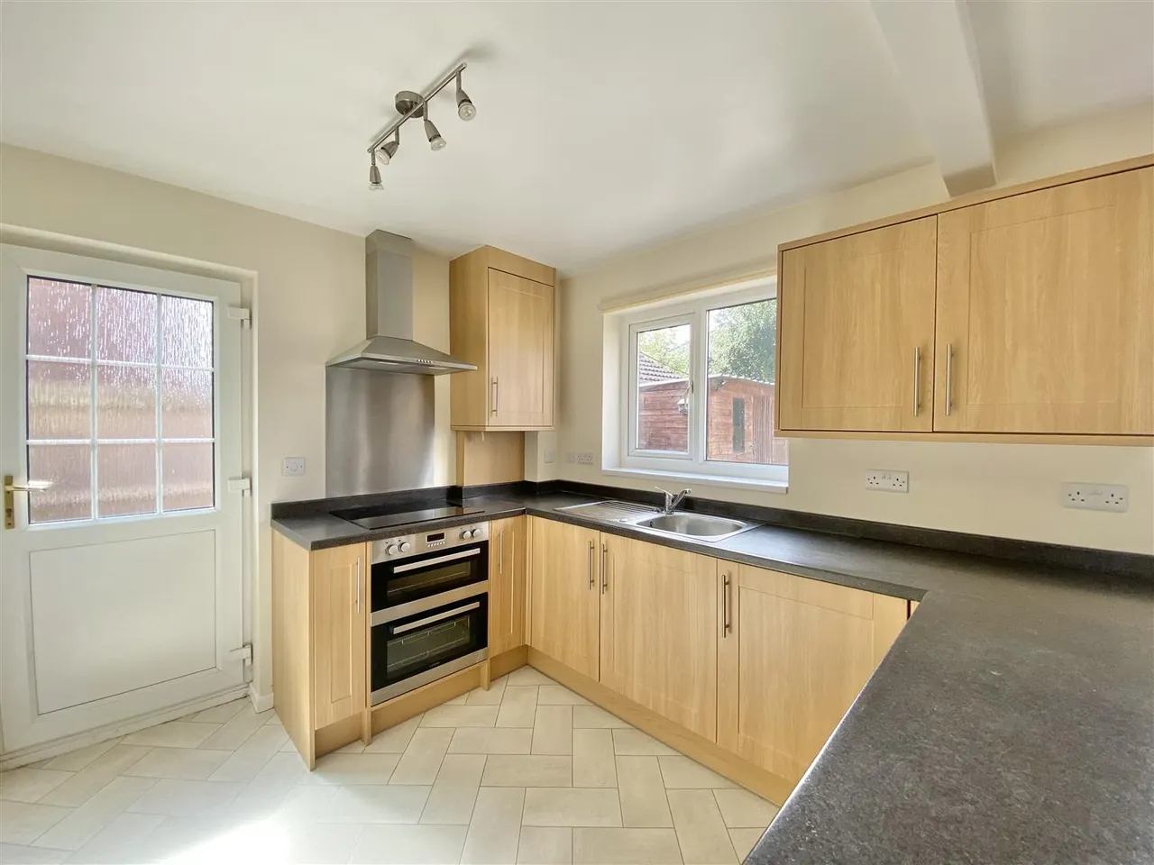 Queen Annes Drive, Bedale, photo 5