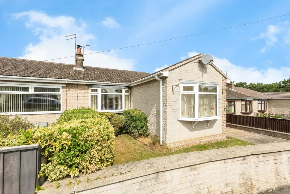 2 bed house for sale — Woodlands Crescent, Hemsworth, West Yorkshire, WF9