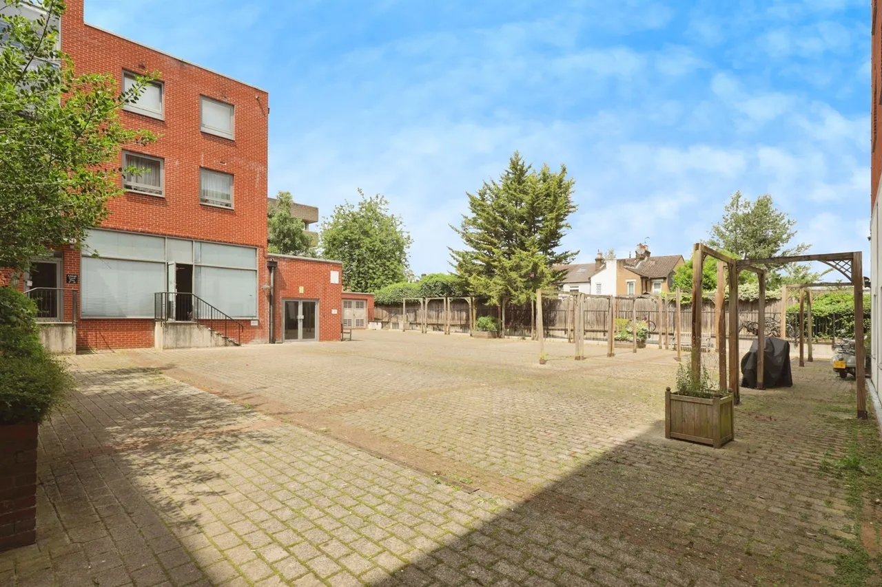 Loates Lane, Watford, WD17, photo 16