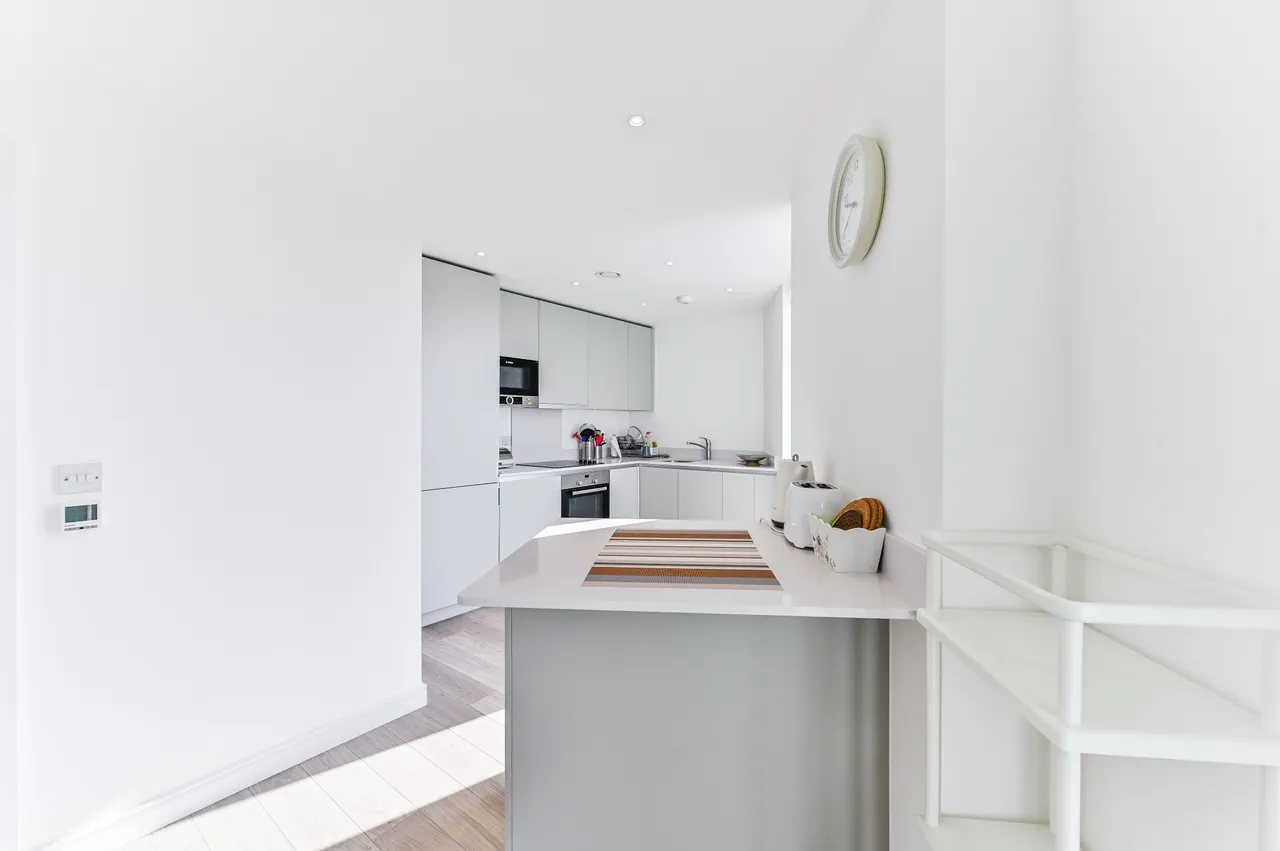 Flat 344, Pinnacle Apartments, 11 Saffron Central Square, Croydon, photo 10