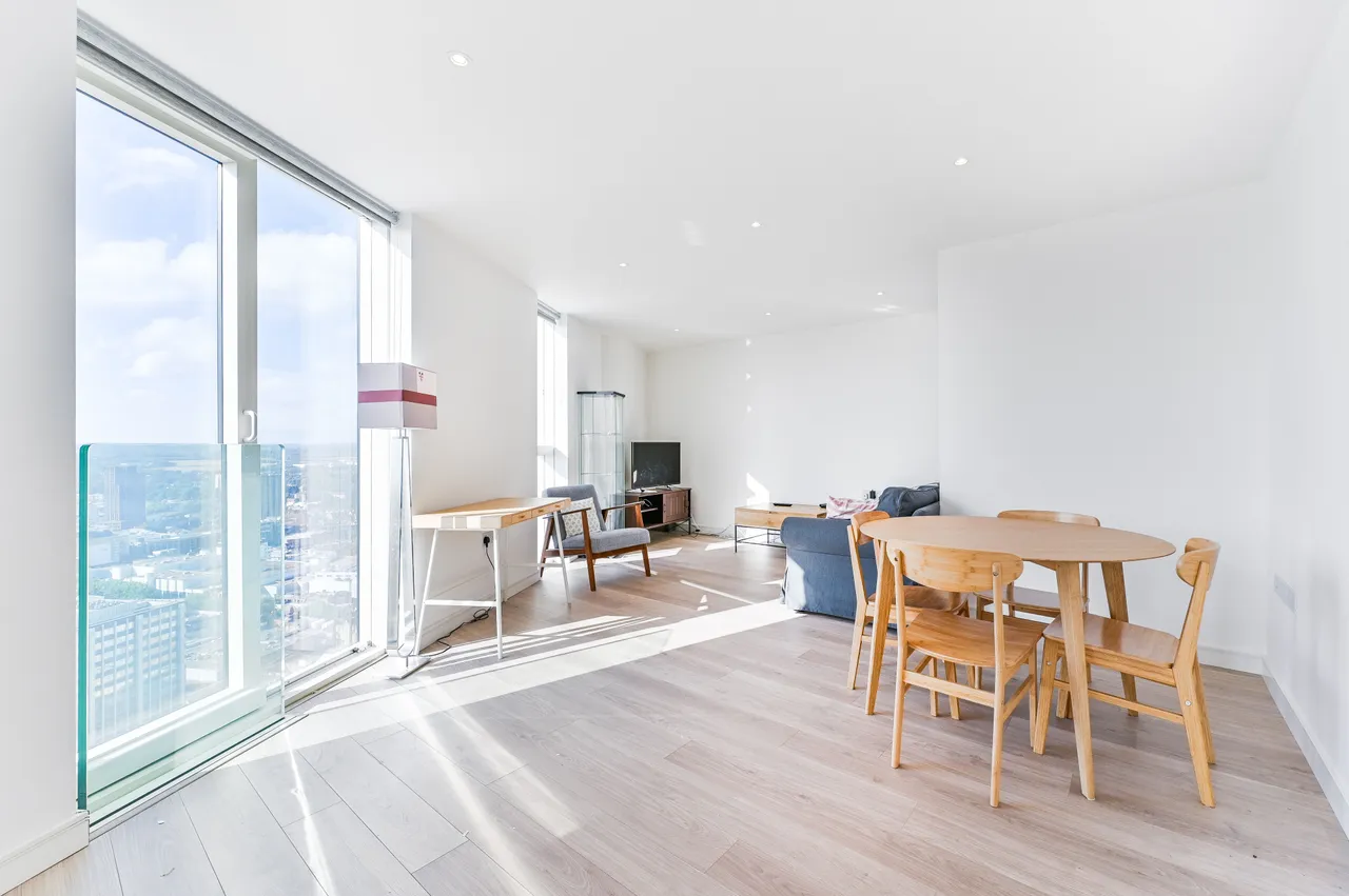 Flat 344, Pinnacle Apartments, 11 Saffron Central Square, Croydon, photo 2