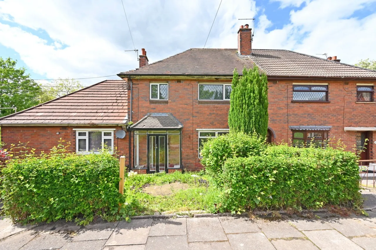 3 bed house for sale — Irene Avenue, Mill Hill, Stoke On Trent