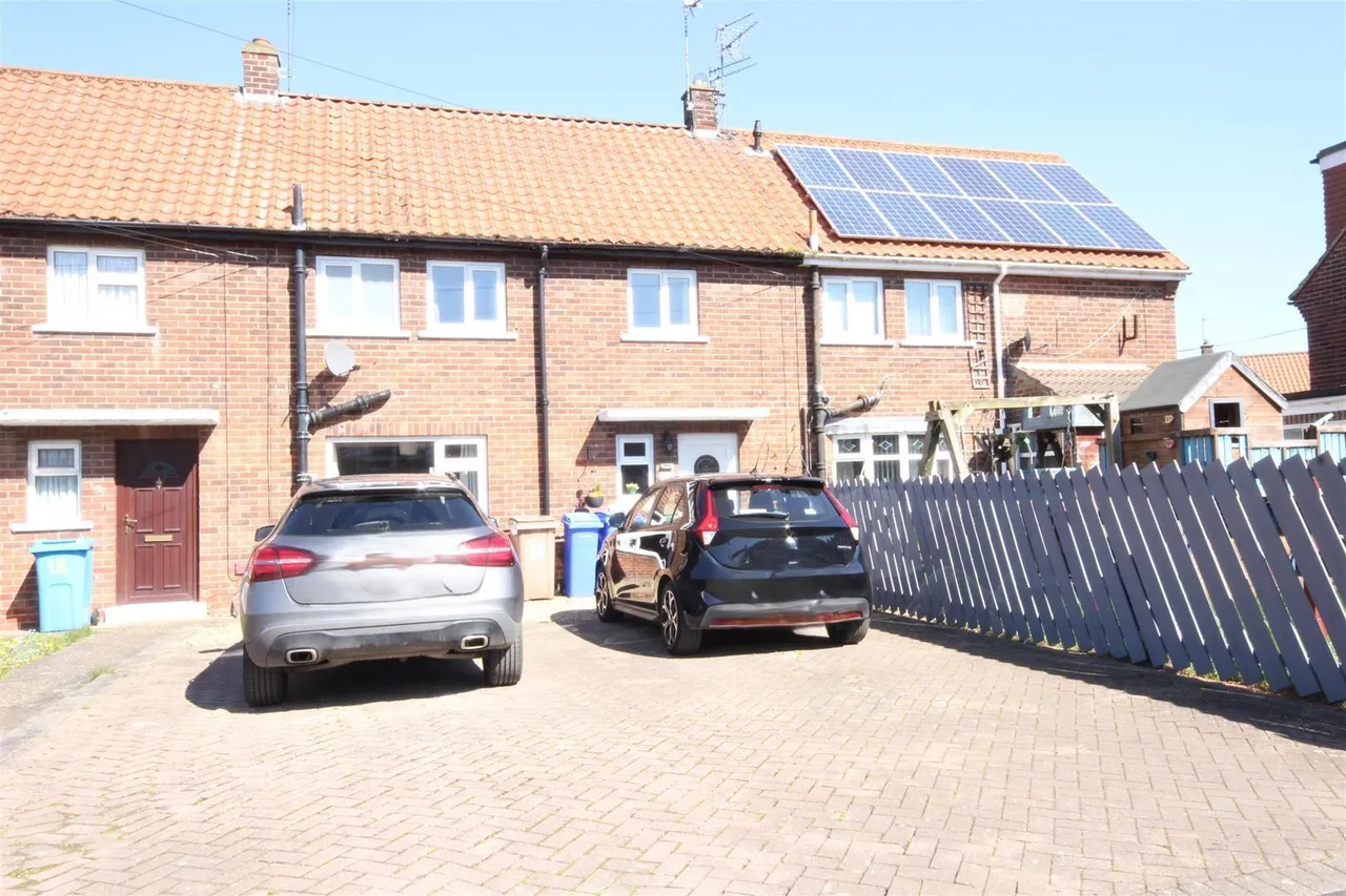 4 bed house for sale — Arden Road, Beverley