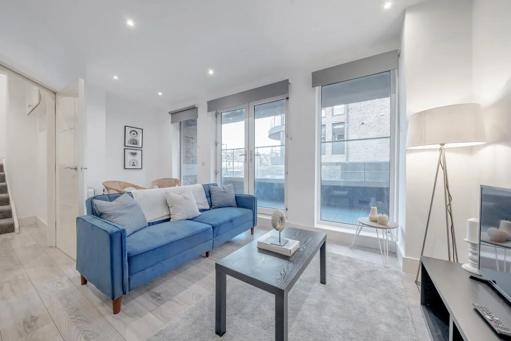 2 bed flat for sale, Station Approach Road, Coulsdon