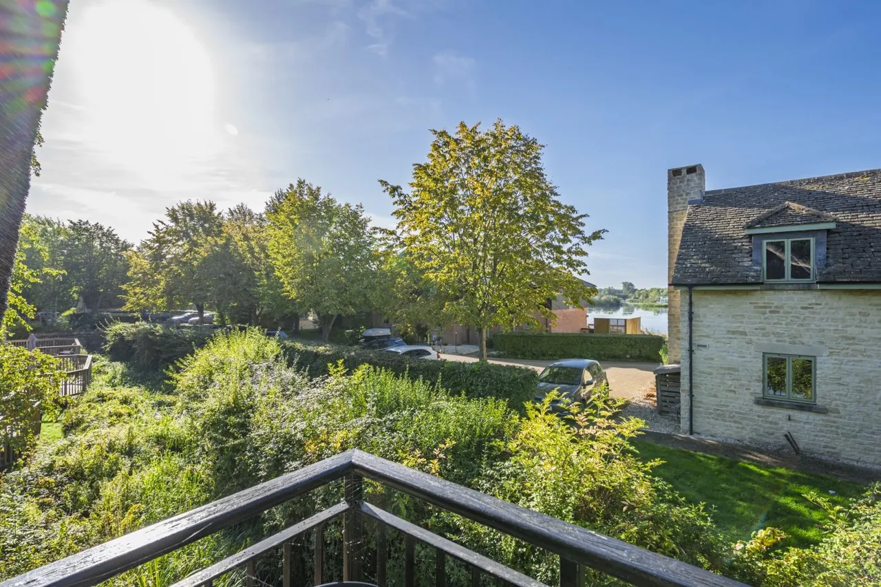 Mill Village, Lower Mill Estate, GL7, photo 21
