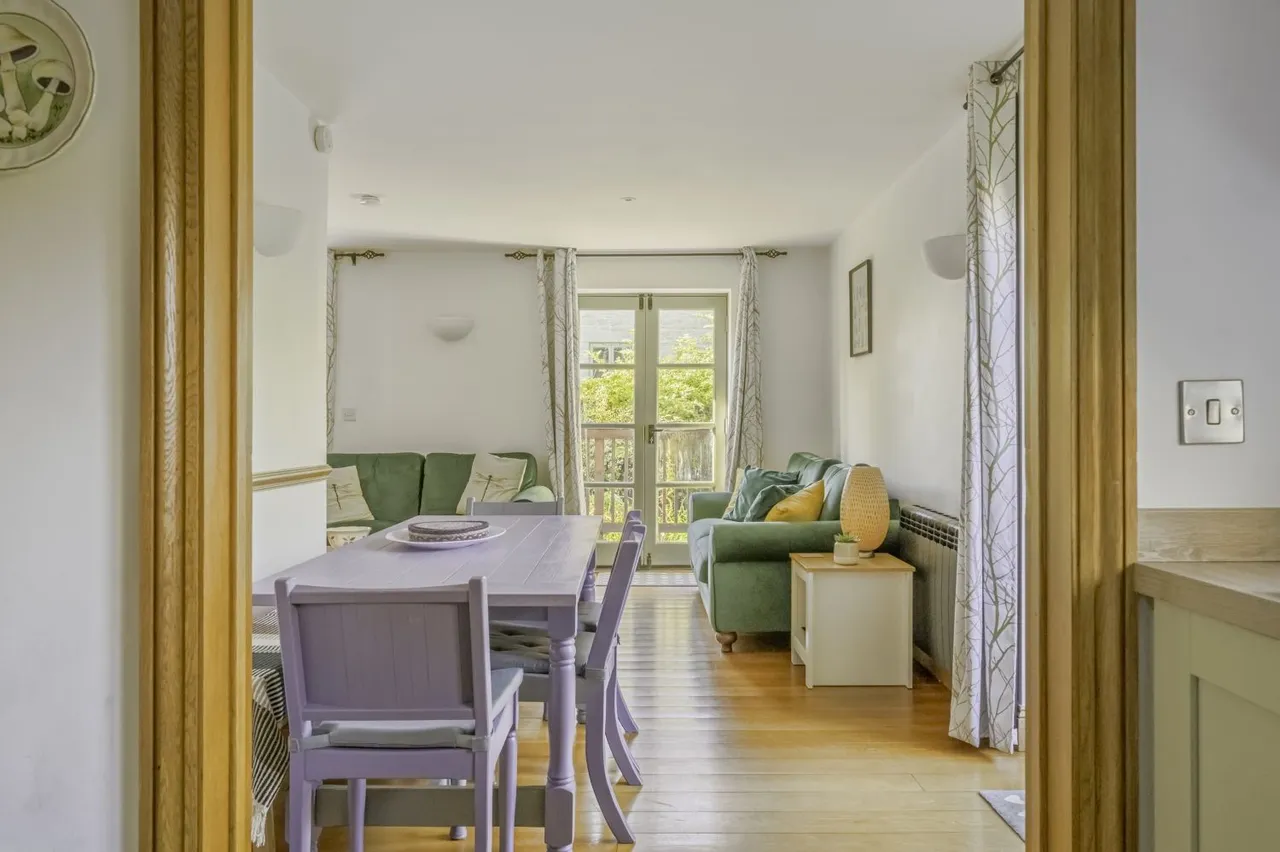 Mill Village, Lower Mill Estate, GL7, photo 6