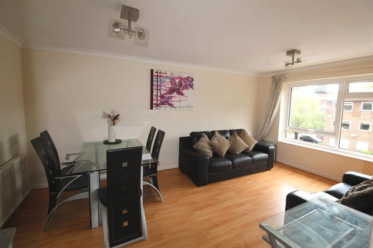 Greenacre Court, Englefield Green, Surrey, TW20 0RF, photo 2