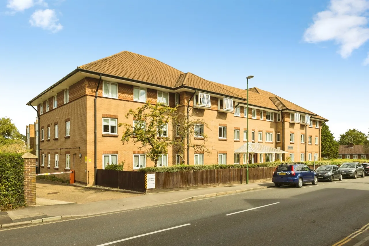 1 bed flat for sale — Church Road, Haywards Heath