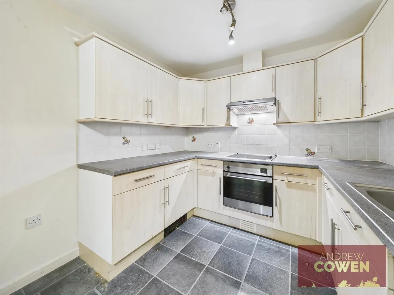 North Leas Avenue, Scarborough YO12 6LY, photo 4