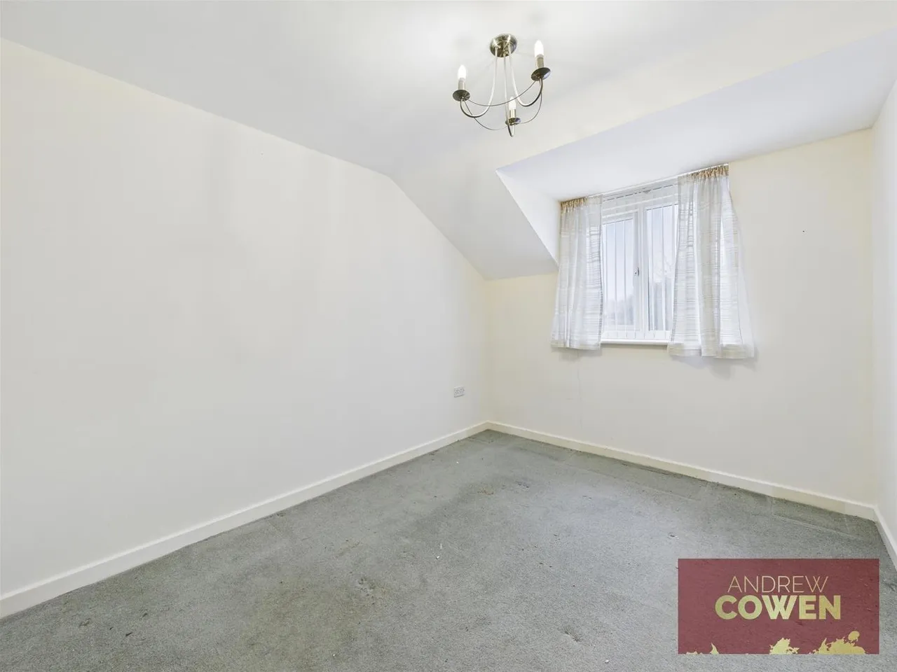 North Leas Avenue, Scarborough YO12 6LY, photo 10