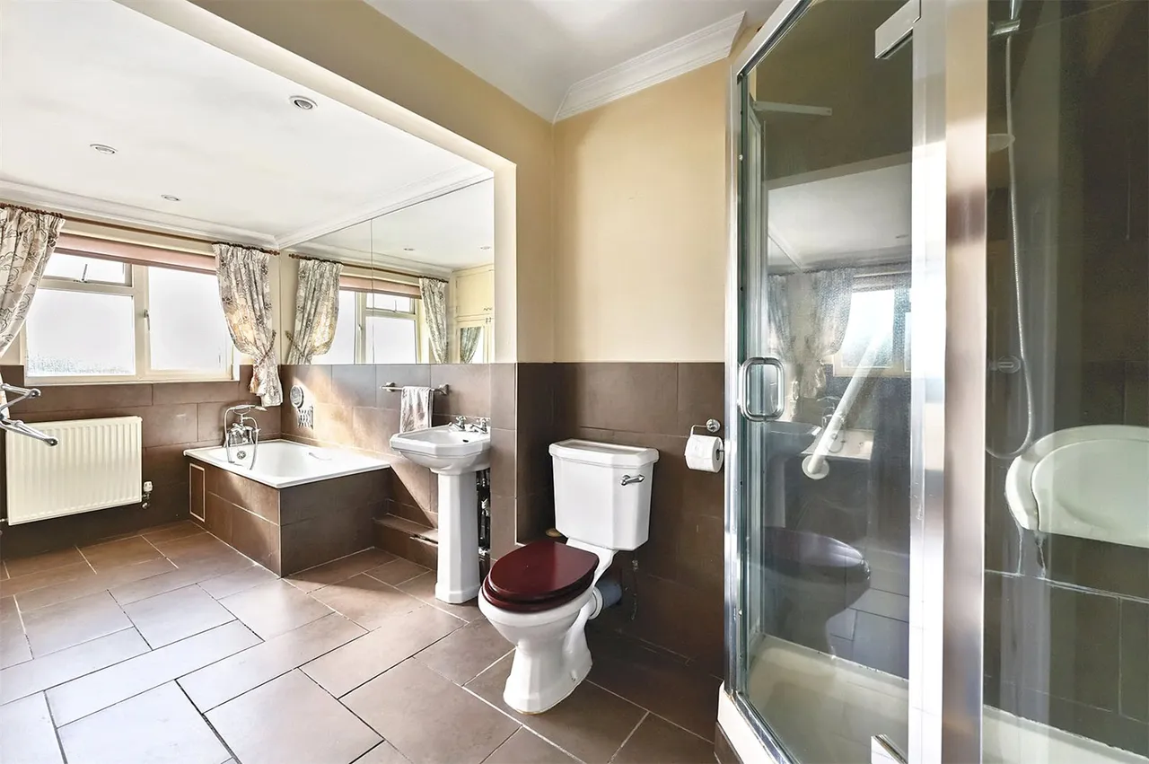 Manor Road, Ash, Guildford, Surrey, GU12 6QA, photo 9