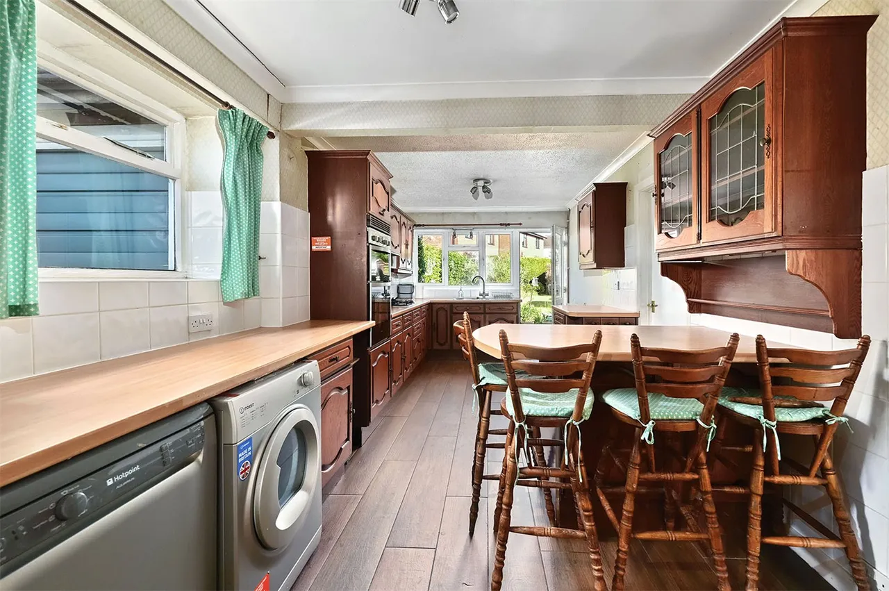 Manor Road, Ash, Guildford, Surrey, GU12 6QA, photo 4