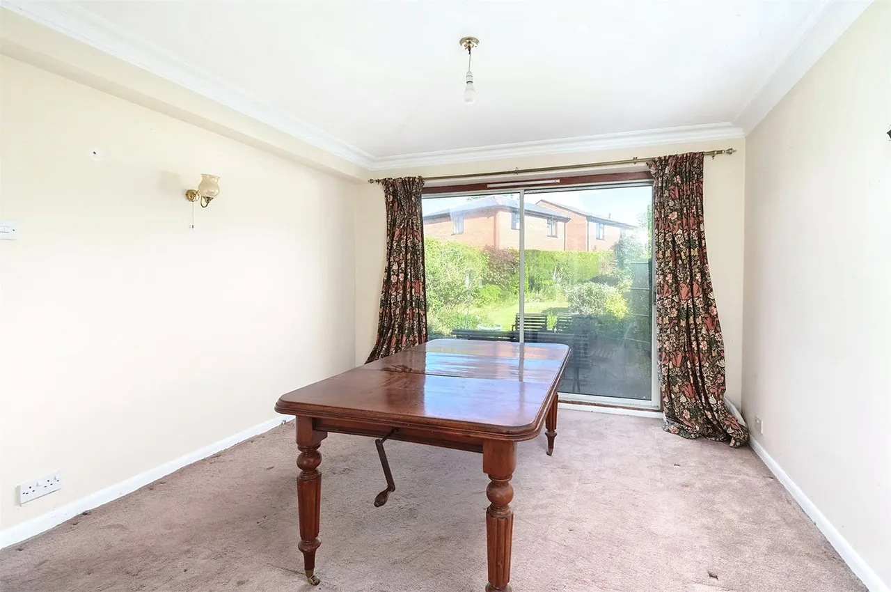 Manor Road, Ash, Guildford, Surrey, GU12 6QA, photo 6