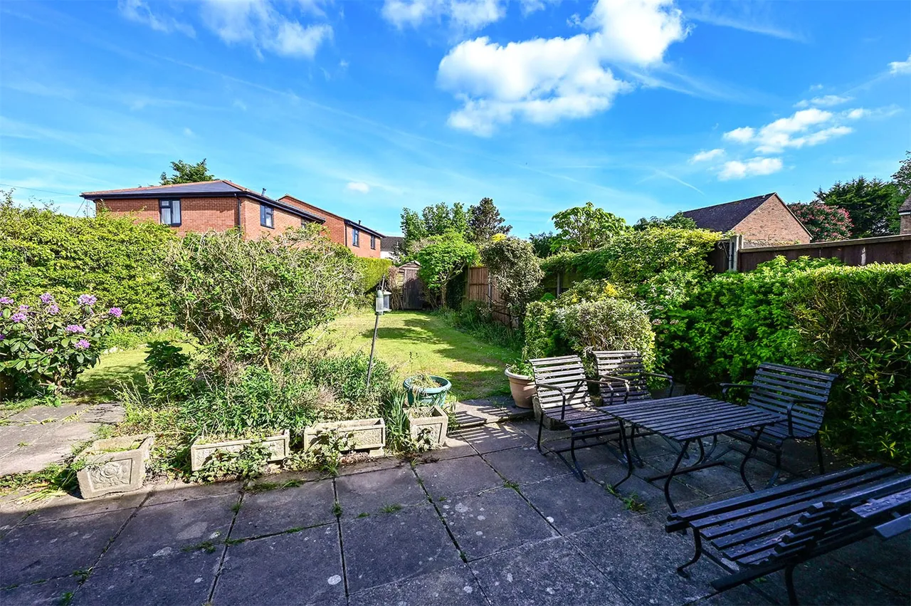 Manor Road, Ash, Guildford, Surrey, GU12 6QA, photo 12