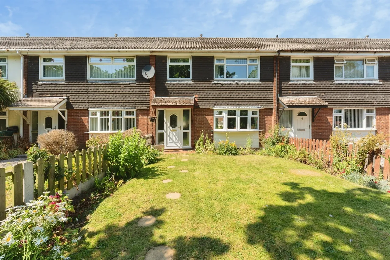3 bed house for sale — Langley Court, Ellesmere Port