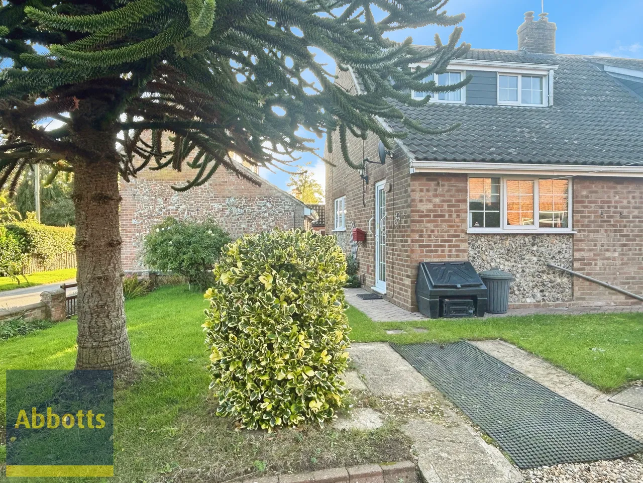 3 bed house to rent — The Street, Kettlestone