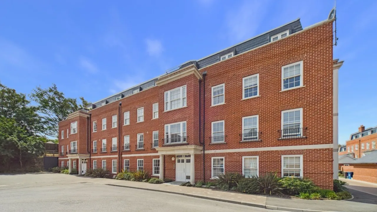 2 bed flat for sale — Abbots Gate, Bury St Edmunds, Suffolk