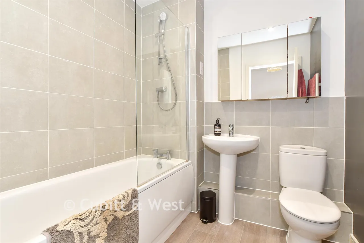 Onslow Walk, Broadbridge Heath, RH12, photo 16