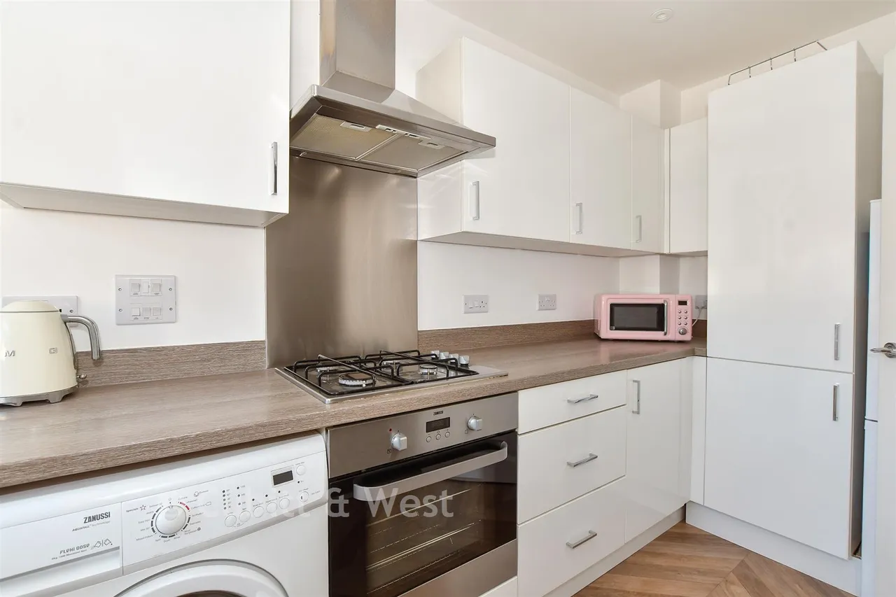Onslow Walk, Broadbridge Heath, RH12, photo 4