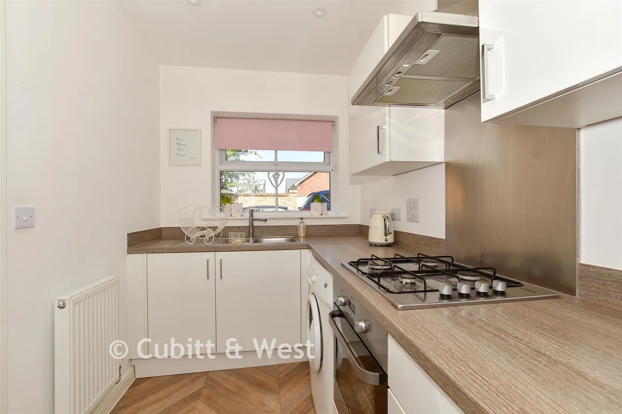 Onslow Walk, Broadbridge Heath, RH12, photo 3