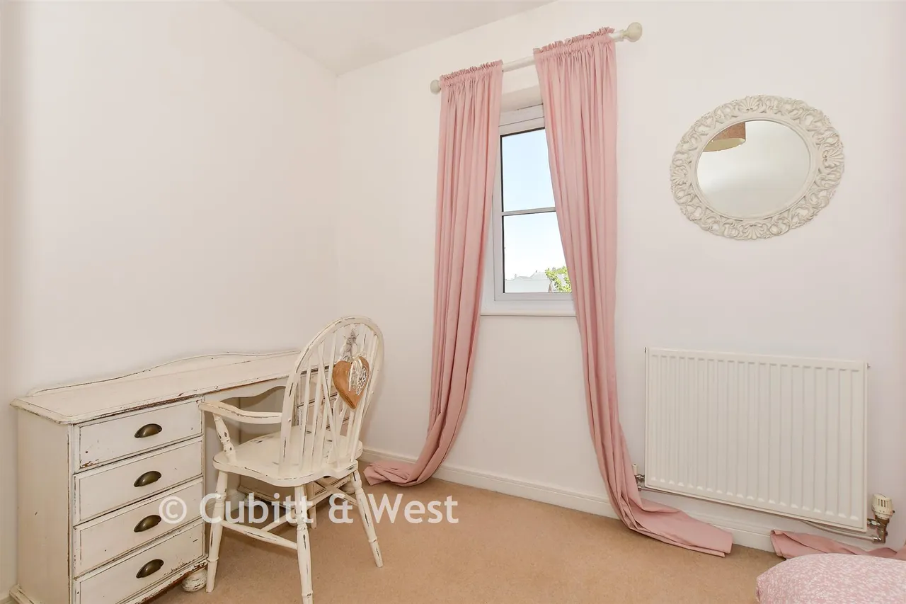 Onslow Walk, Broadbridge Heath, RH12, photo 13