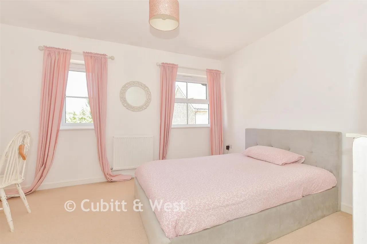 Onslow Walk, Broadbridge Heath, RH12, photo 12