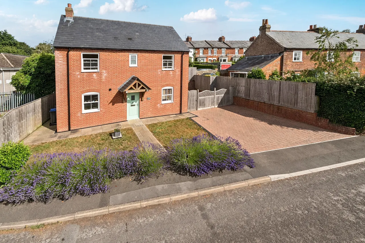 2 bed house for sale — Blowhorn Street, Marlborough, SN8