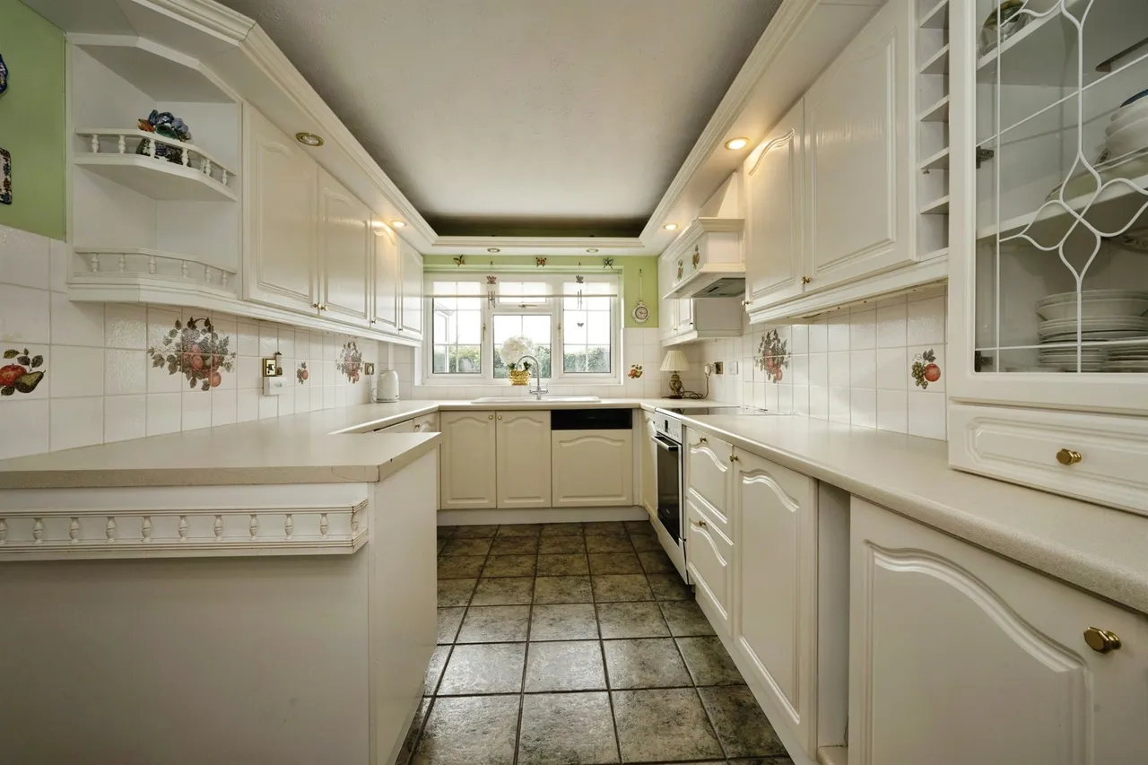 Newell Close, Aylesbury, HP21, photo 10