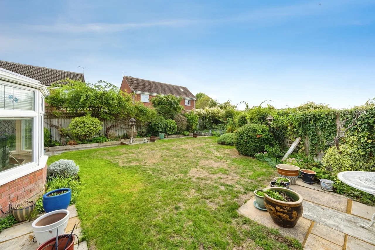 Newell Close, Aylesbury, HP21, photo 23