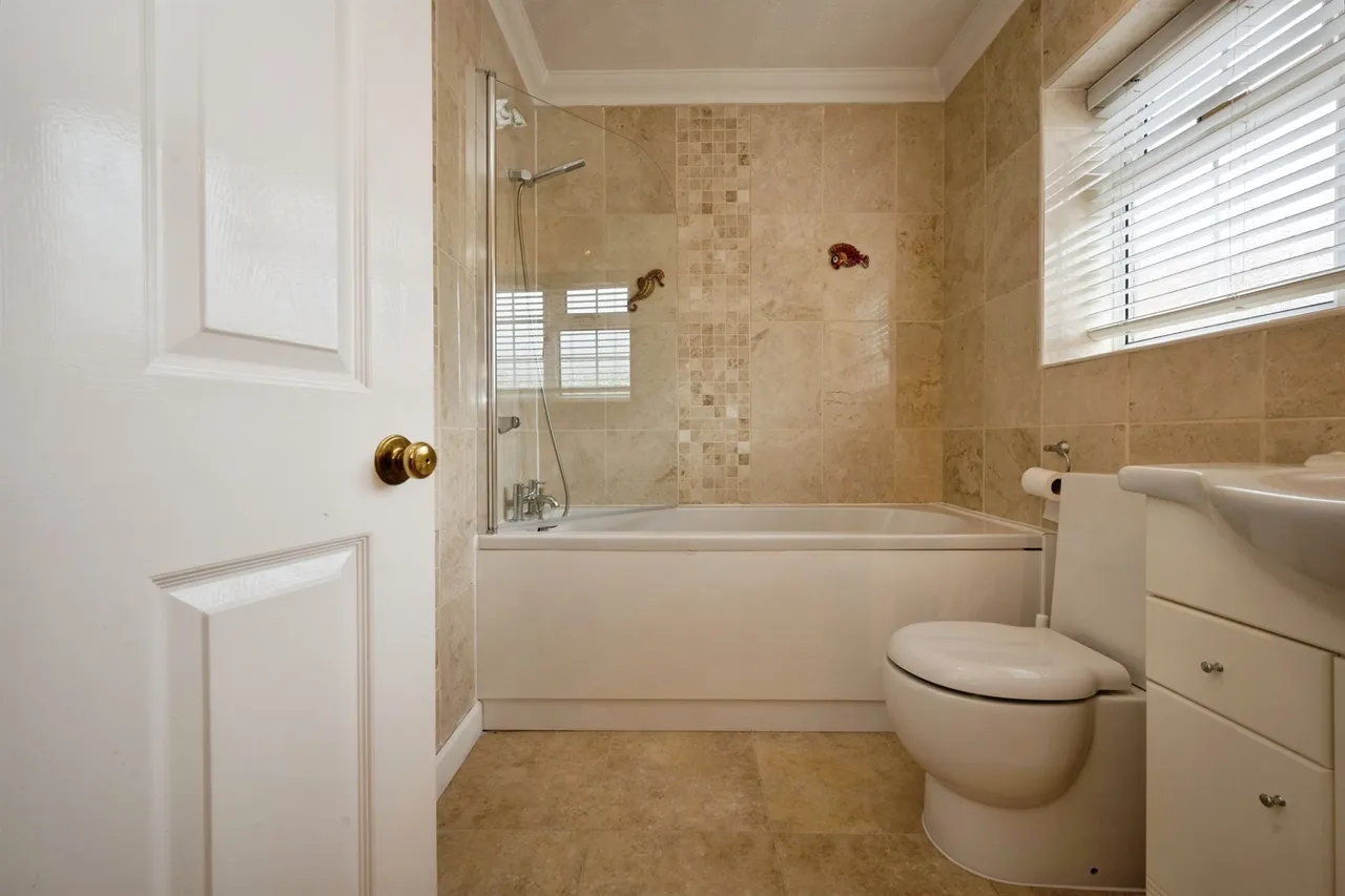Newell Close, Aylesbury, HP21, photo 18