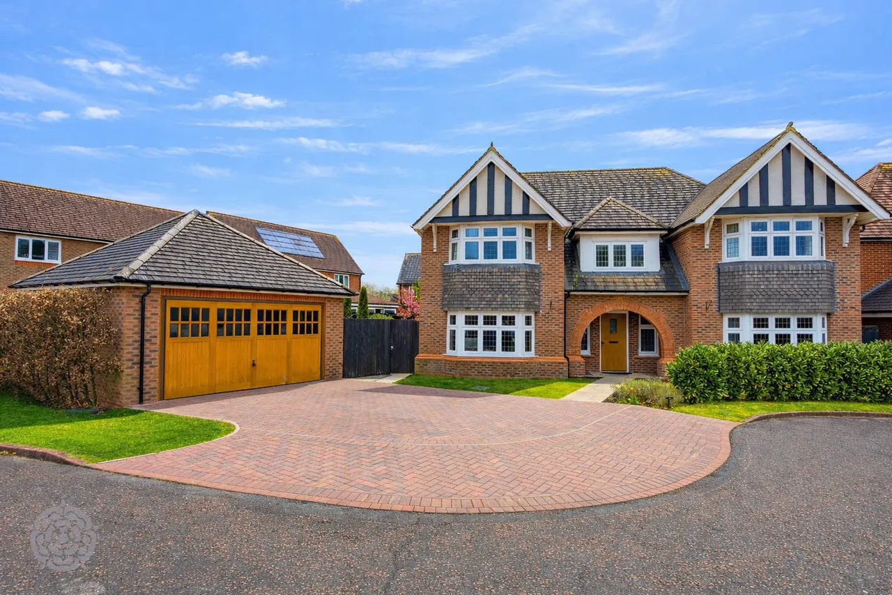 5 bed house for sale — Chipping Close, Culcheth, Warrington, WA3 4FW