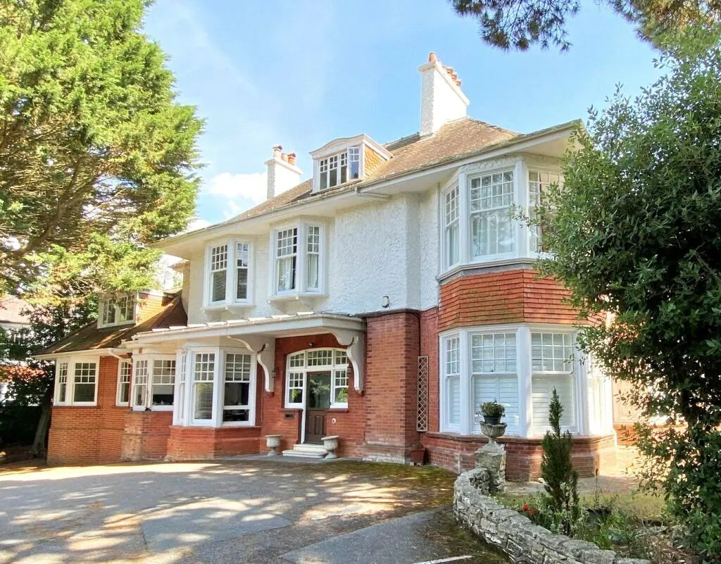 2 bed flat for sale, West Overcliff Drive, Bournemouth, BH4