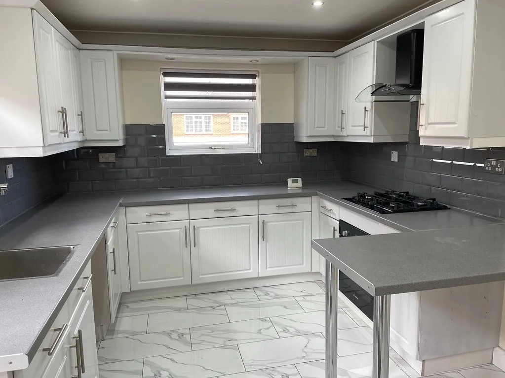Woodhall Drive, Batley WF17 7SW, photo 3