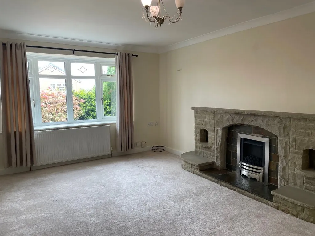 Woodhall Drive, Batley WF17 7SW, photo 4