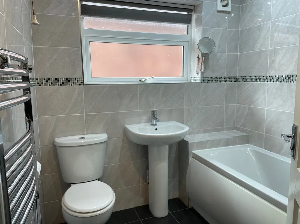 Woodhall Drive, Batley WF17 7SW, photo 7