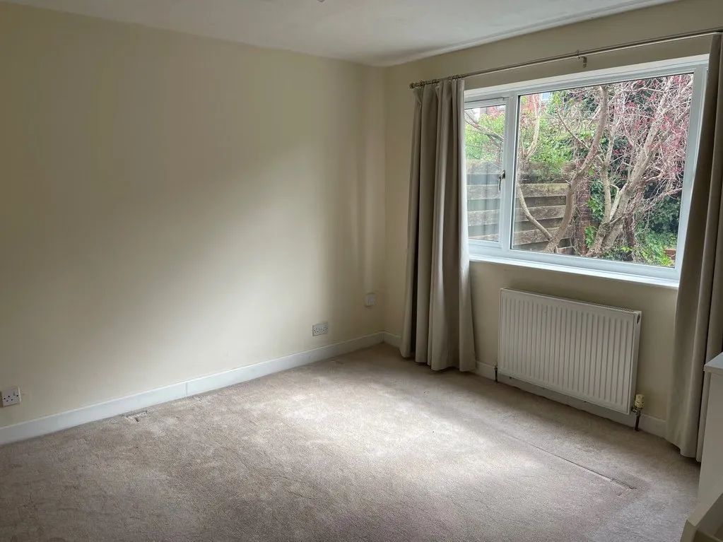 Woodhall Drive, Batley WF17 7SW, photo 5