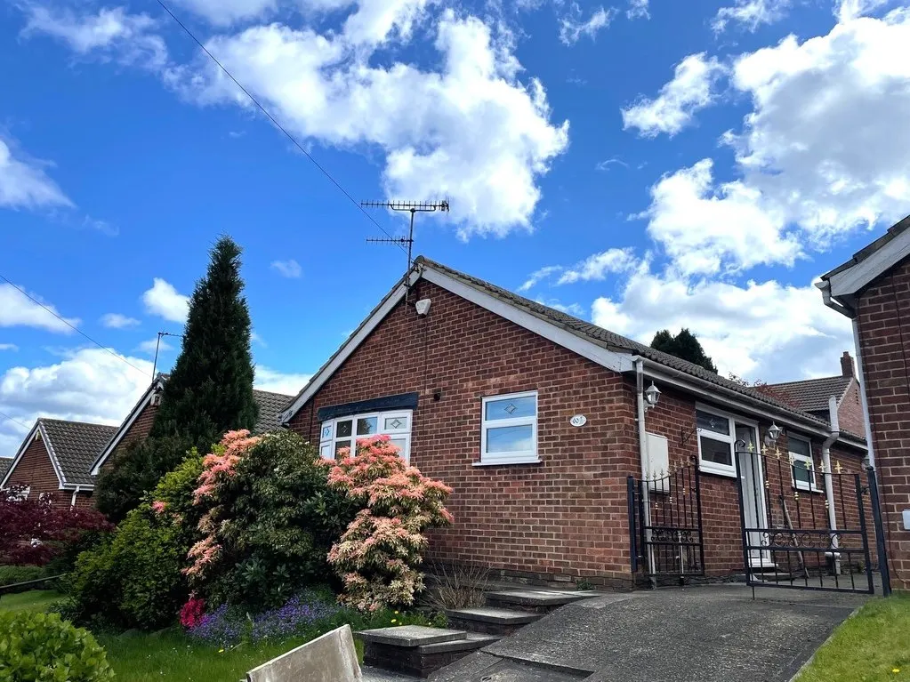 2 bed house to rent — Woodhall Drive, Batley WF17 7SW