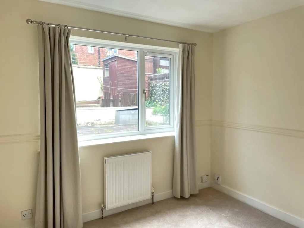 Woodhall Drive, Batley WF17 7SW, photo 6