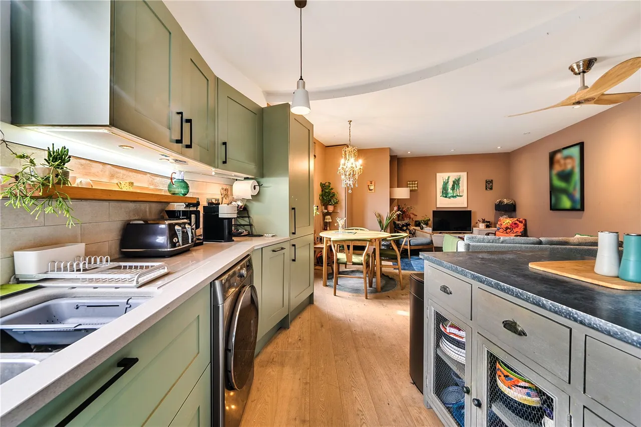 2 bed flat for sale, Cluny Place, London, SE1